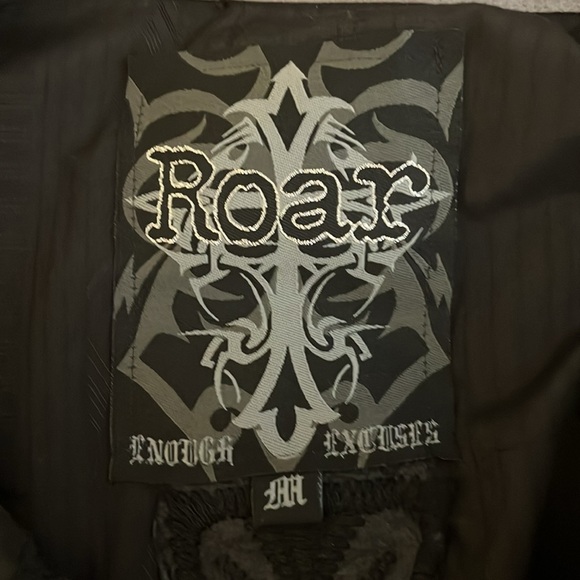 Roar | Believe button down black embroidered cross shirt Men’s size M goth punk - Picture 8 of 11